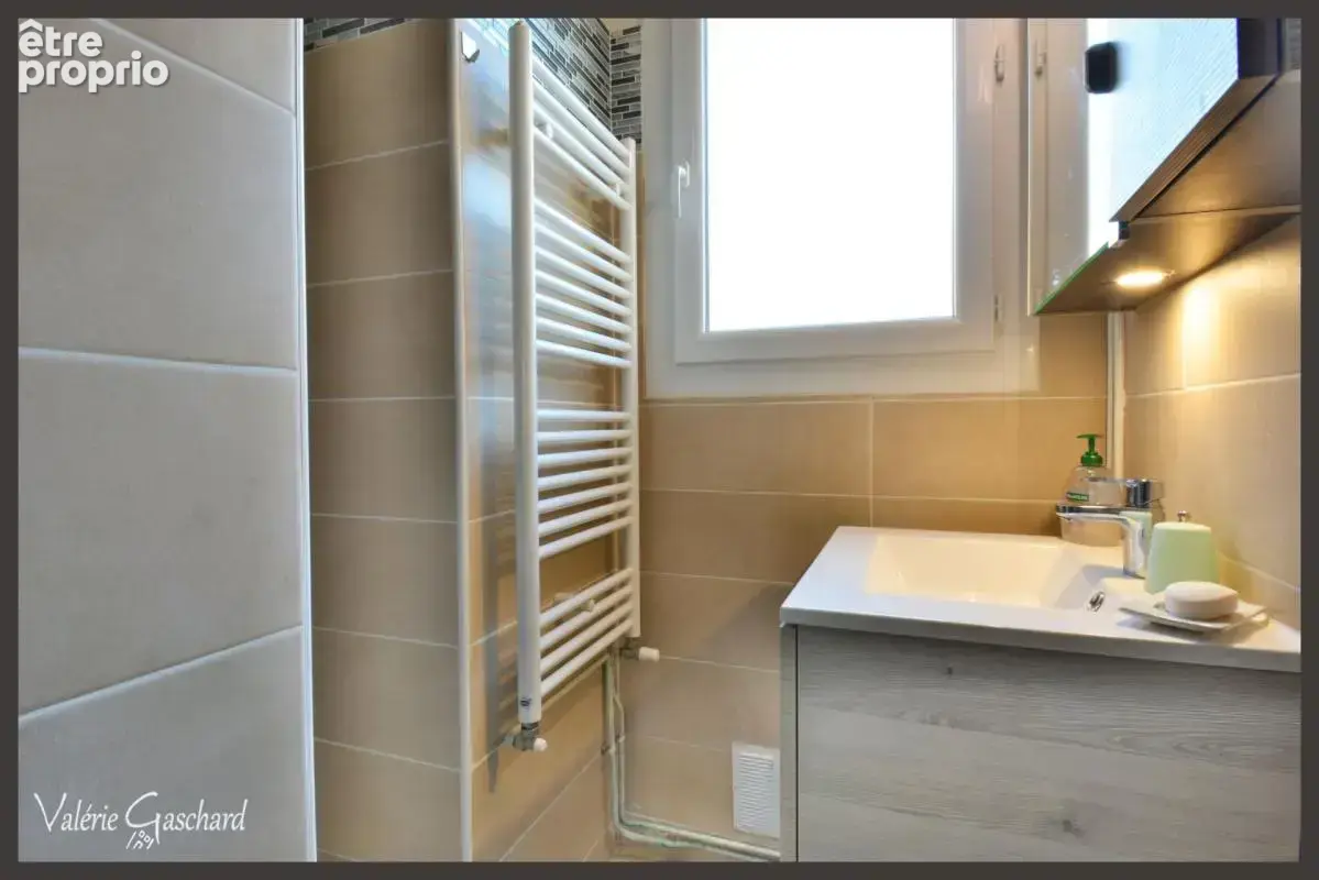 Pineuilh – Appartement T3 rénové 62 m², balcon, tout à pied - photo 8