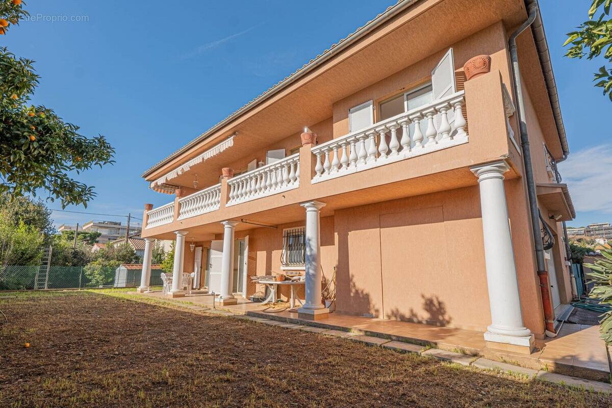 Maison à SAINT-LAURENT-DU-VAR