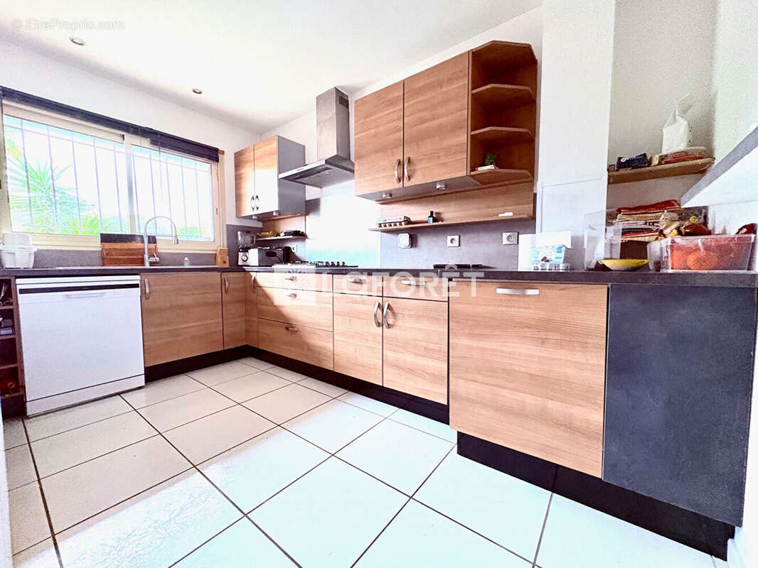 Maison 3 faces, 133m2 sur terrain piscinable 847m2. 299 000 - photo 3