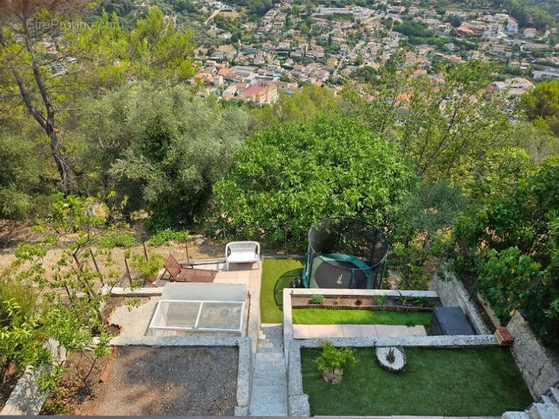 À vendre en exclusivité - Maison lumineuse 3P + 2 pièces avec terrasses, jardin, vue dégagée sur Drap et stationnement - photo 14