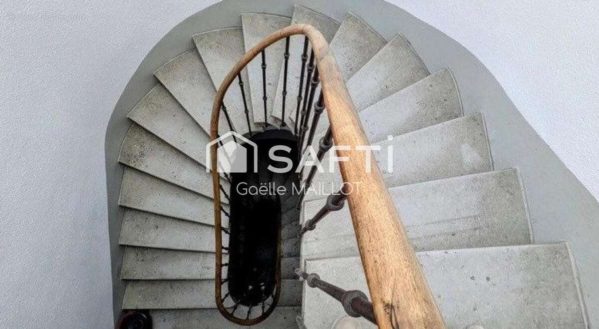 Maison 284 m² à Saint-Laurent-De-Cerdans  - photo 5