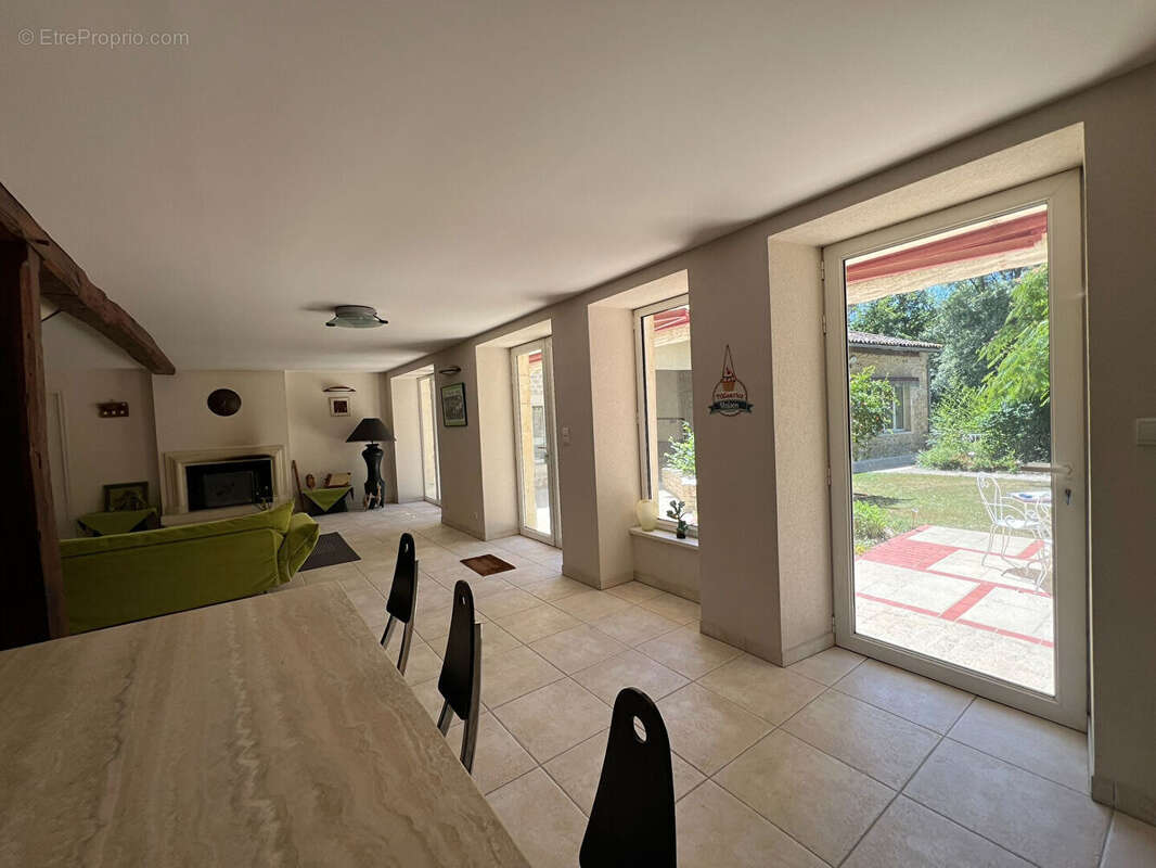 Maison 460 m² à Aslonnes  - photo 9