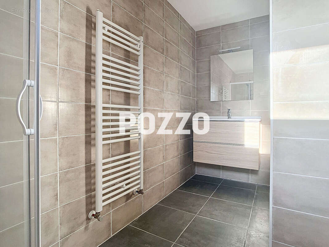 Appartement à DONVILLE-LES-BAINS