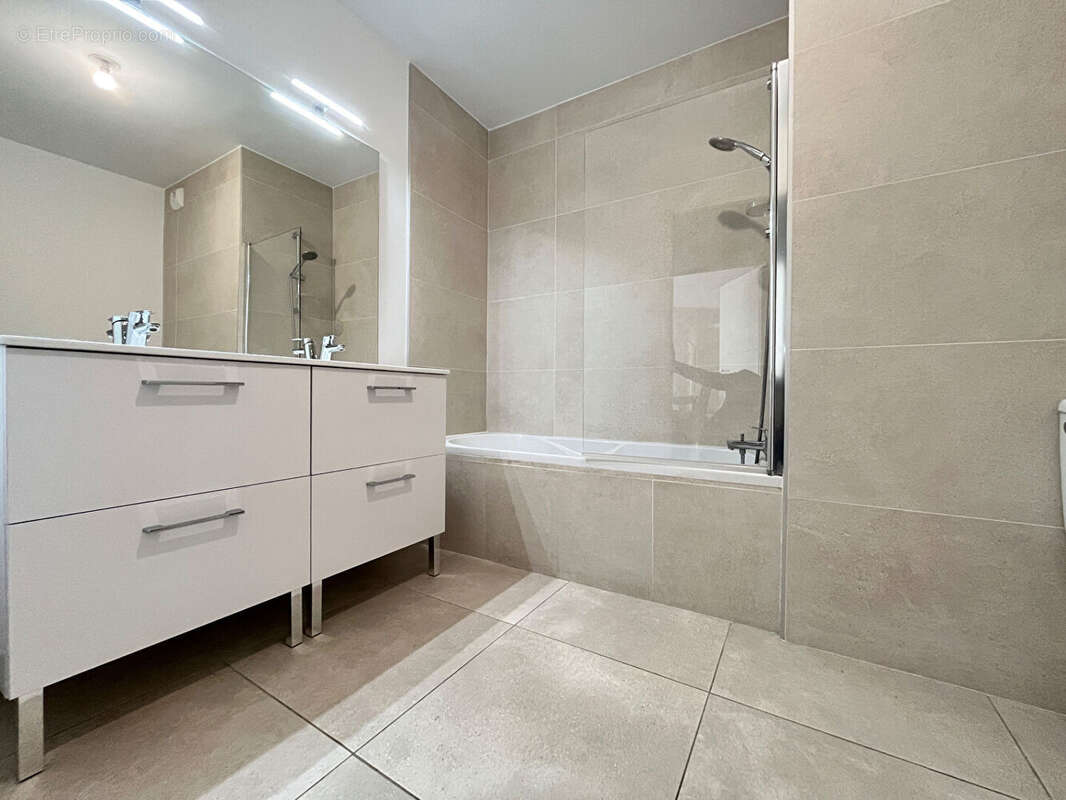 Appartement à SAINT-LAURENT-DU-VAR