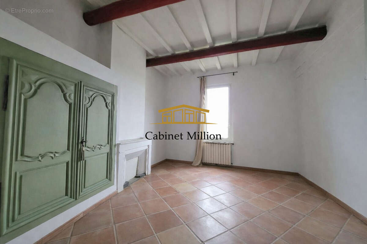 Maison à VIC-LA-GARDIOLE