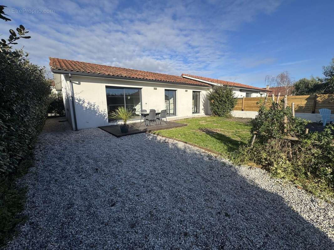 Maison à PARENTIS-EN-BORN