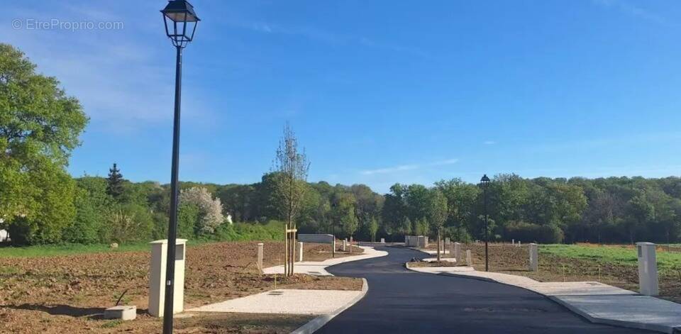 Terrain à PECQUEUSE