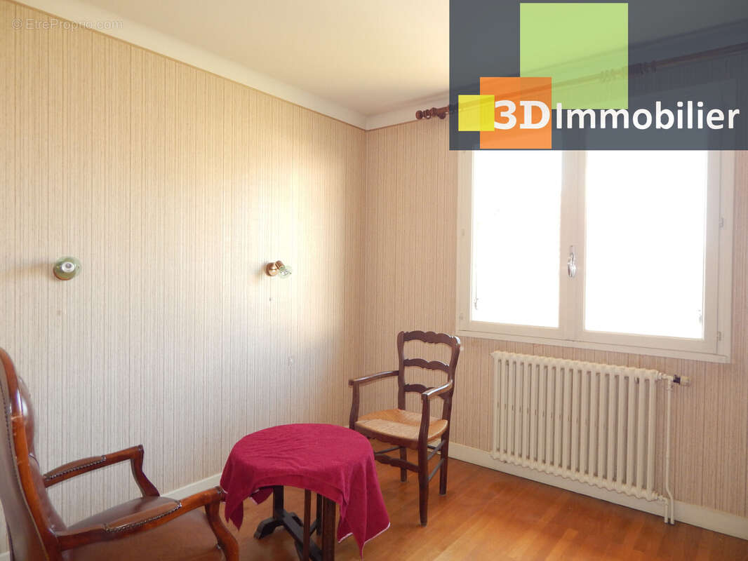 CHAMBRE 10.30 M² - Maison à LONS-LE-SAUNIER