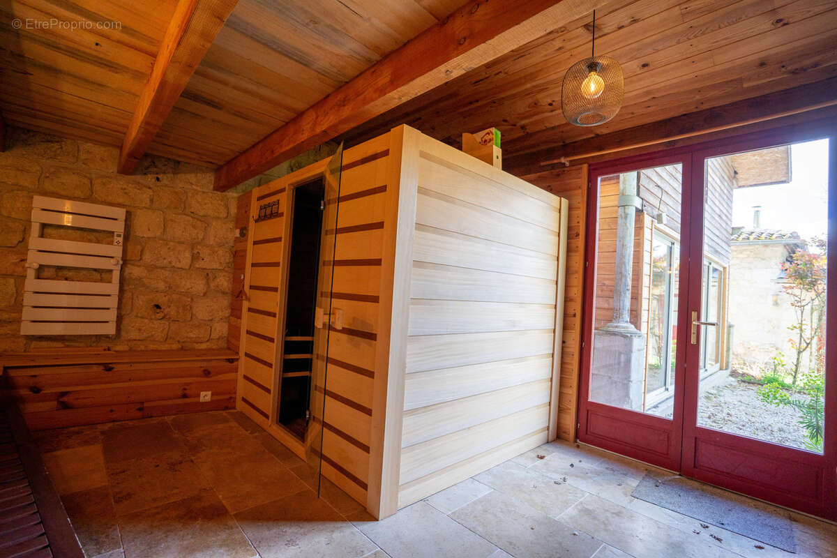 Maison à MONTAIGU-DE-QUERCY