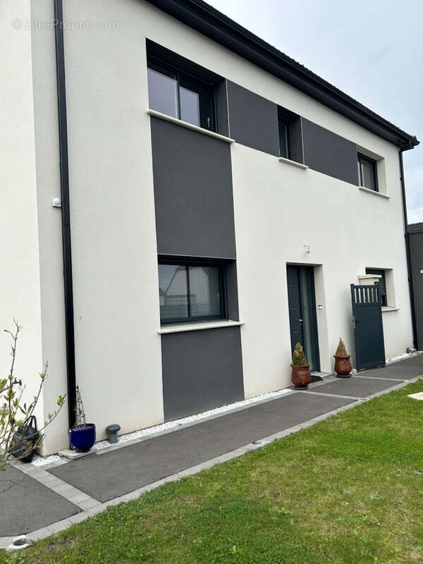 Maison à OSTRICOURT