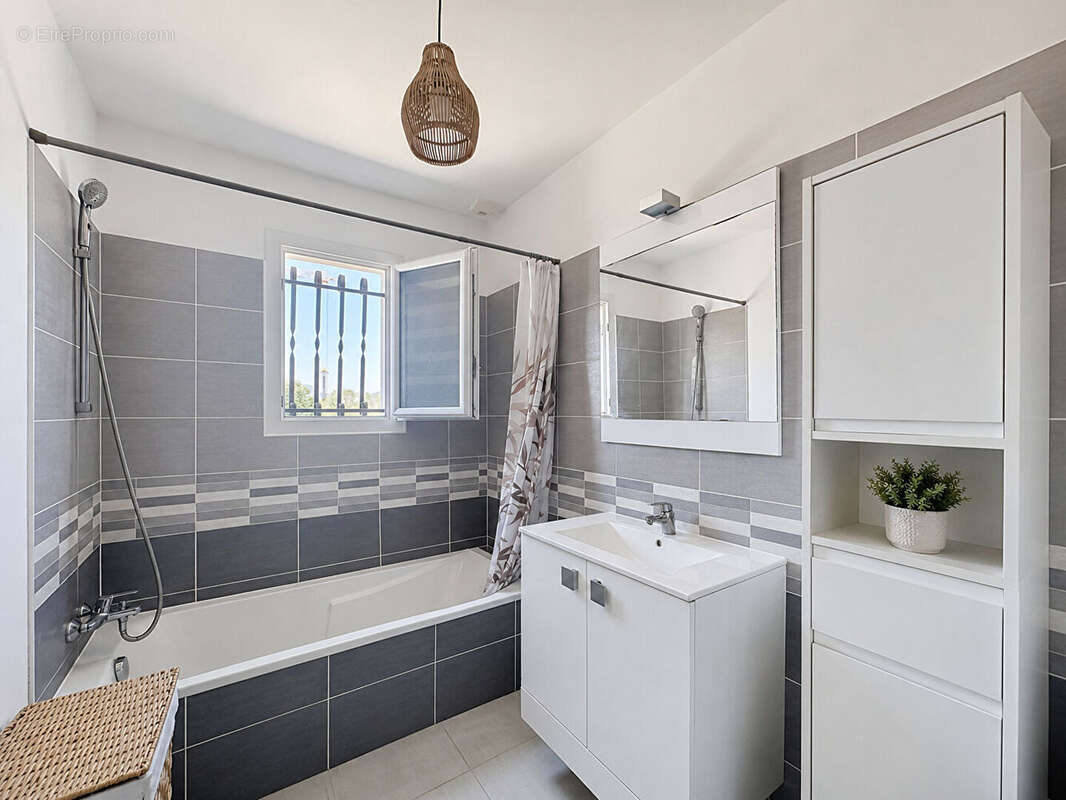 Maison Roquebrune Sur Argens 4 pièces 81,73 m2 sur 547 m2 de terrain avec garage - photo 12