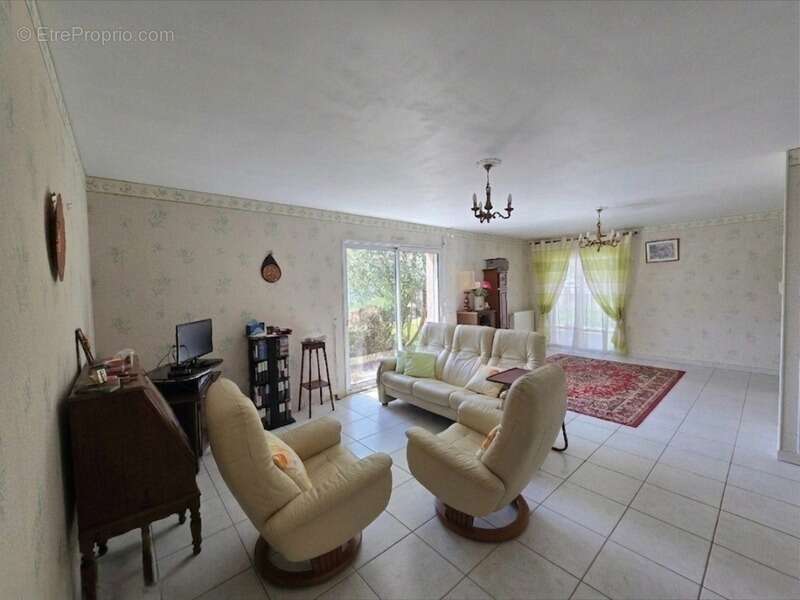 Maison à EXIREUIL