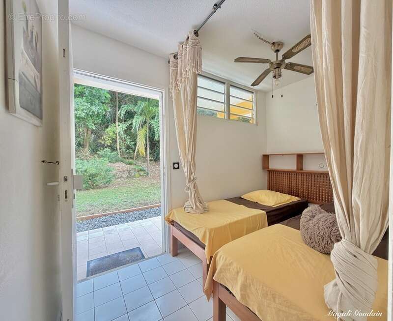 En exclusivite - a vendre studio rénové avec terrasse, parking privé et plages à pied - le moule - photo 5