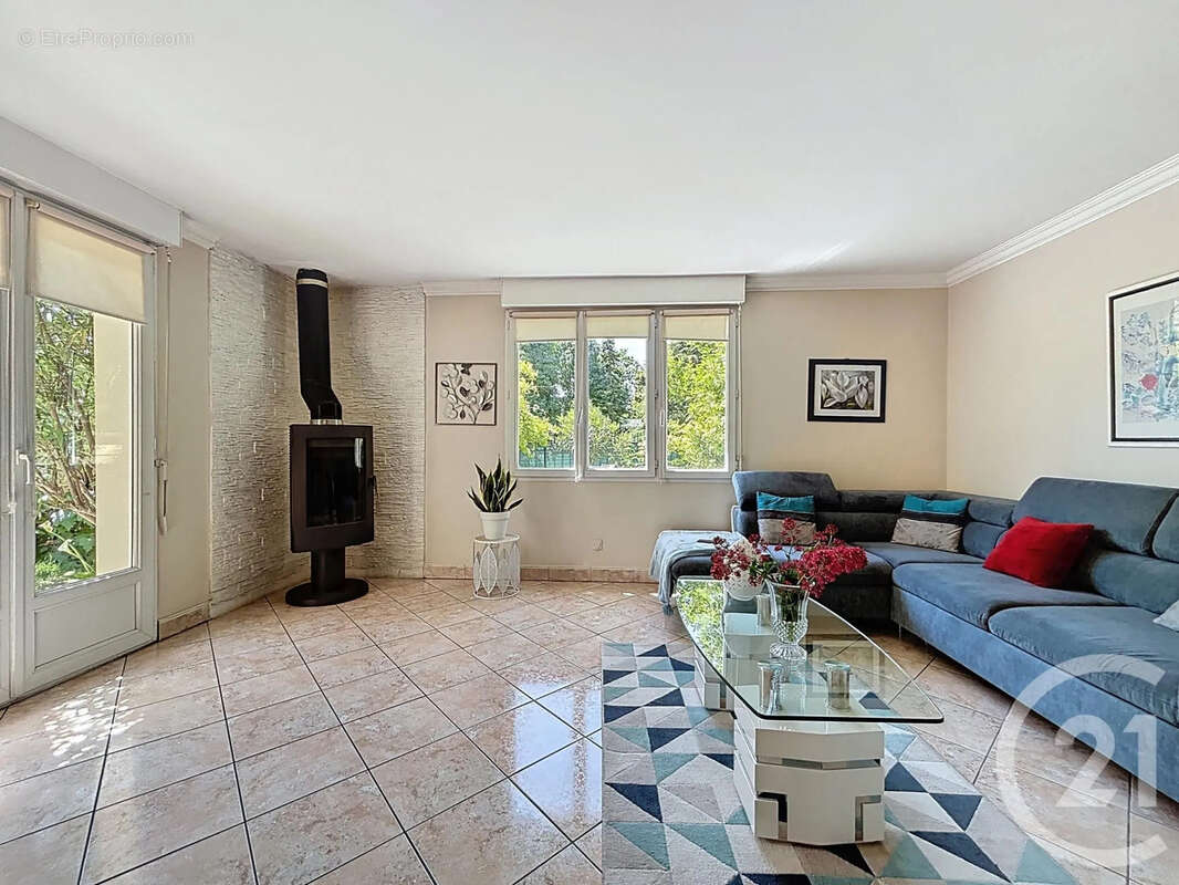 Maison à VERT-SAINT-DENIS