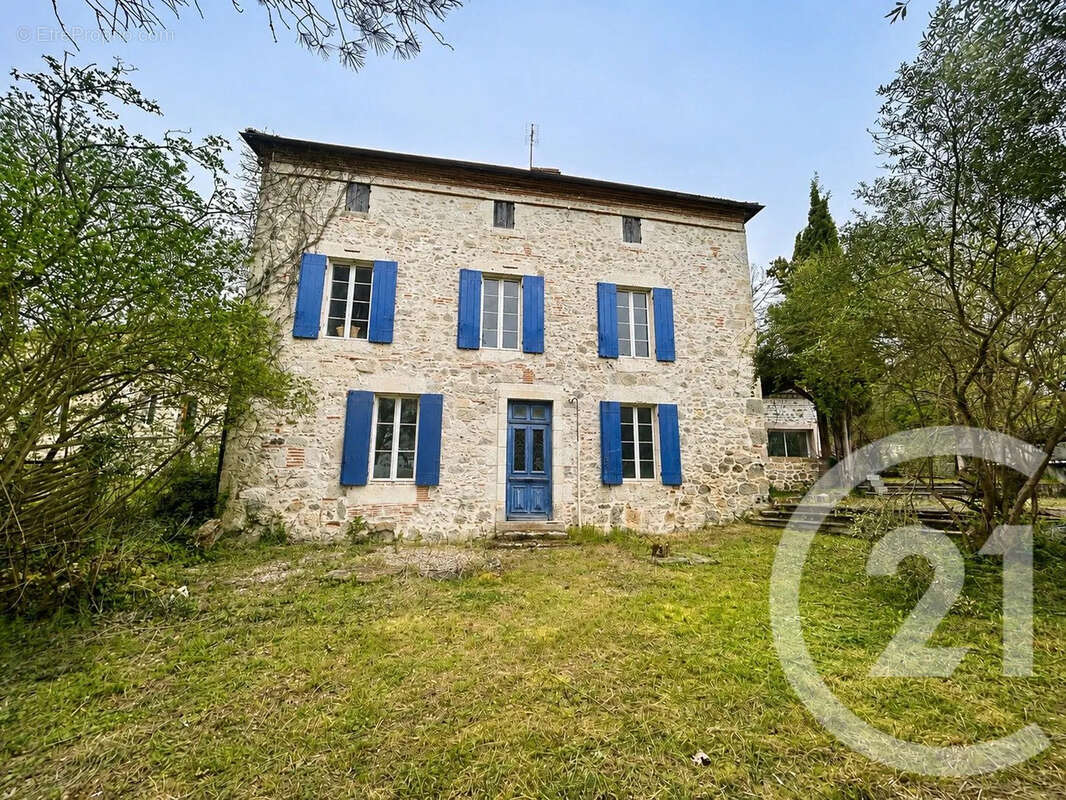 Maison à SAINT-HILAIRE-DE-LUSIGNAN