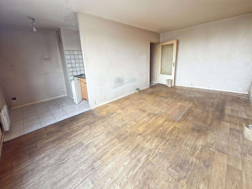  studio à rénover — fort potentiel en plein cœur de la madeleine !  - photo 3