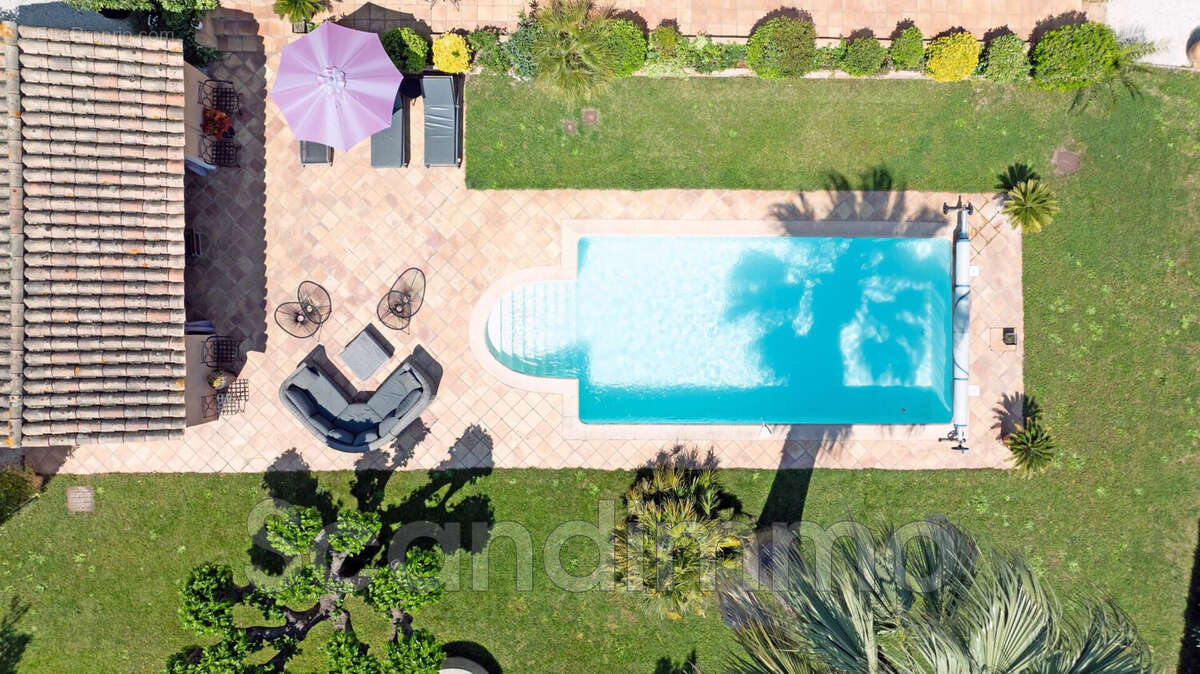 Maison à ROQUEBRUNE-SUR-ARGENS