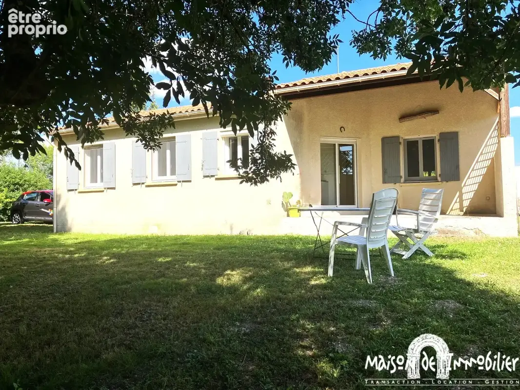 A vendre à GIMEUX (Charente) - Maison de plain-pied de 4 pièces - 92m2 - Grand jardin et terrasse couverte - photo 2