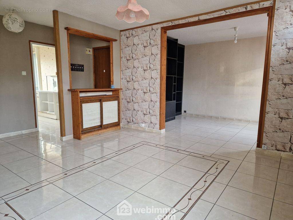 Appartement T3 de 66m² à proche du centre ville dans une résidence sécurisée. - Appartement à ALBERTVILLE