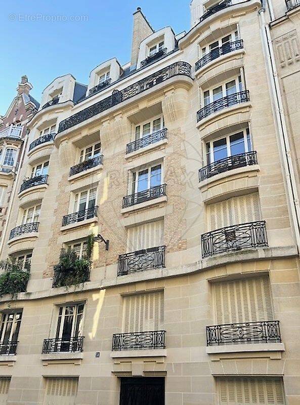Appartement à PARIS-16E