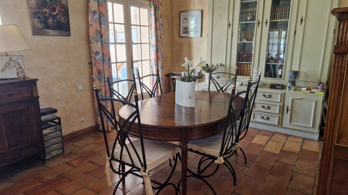 Langlade, en vaunage, villa traditionnelle r+1 avec dependances - photo 6