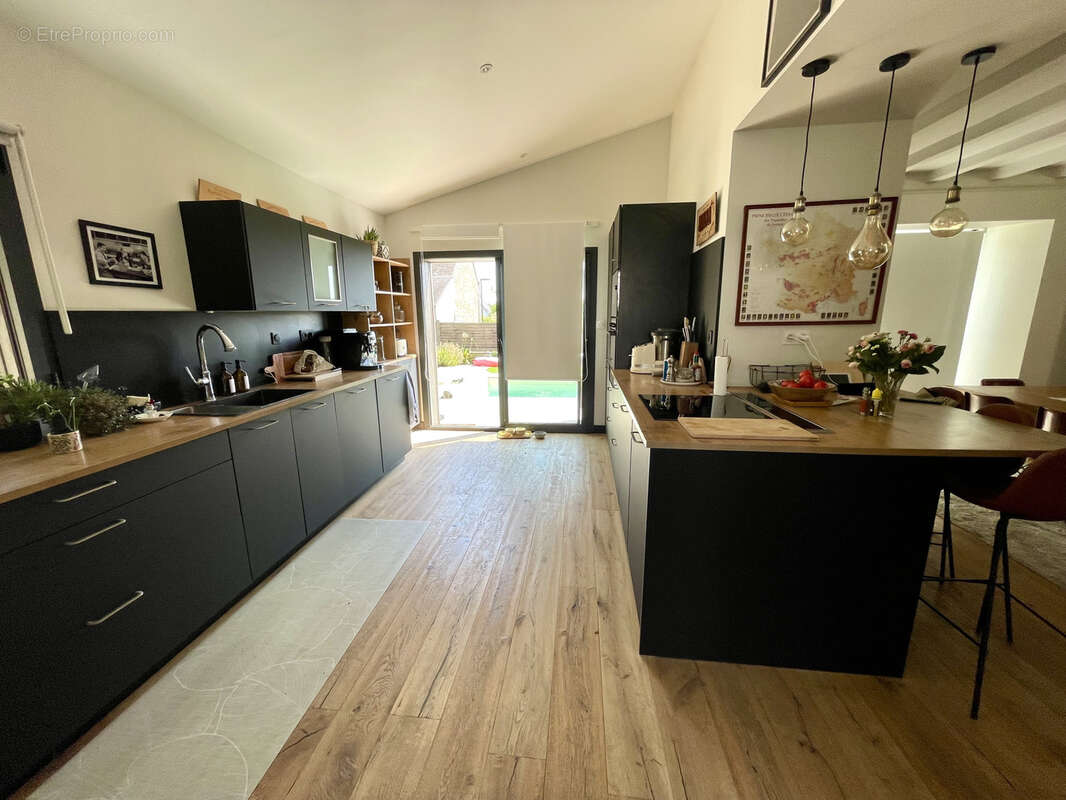 Maison 160 m² à Saint-Ave  - photo 6