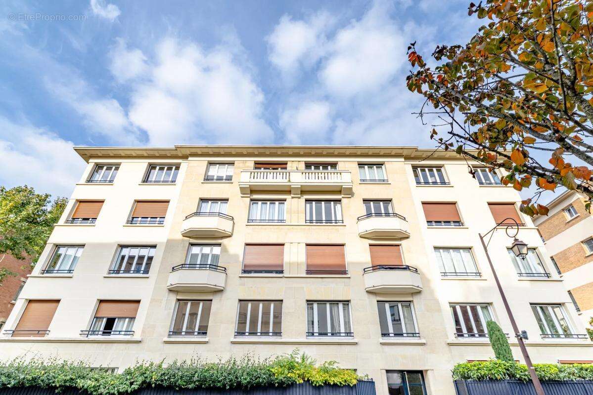 Appartement à NEUILLY-SUR-SEINE