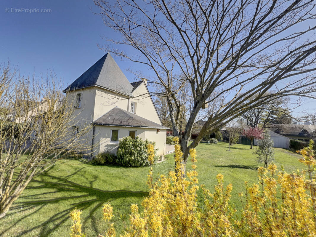 Maison à SAINT-BARTHELEMY-D'ANJOU