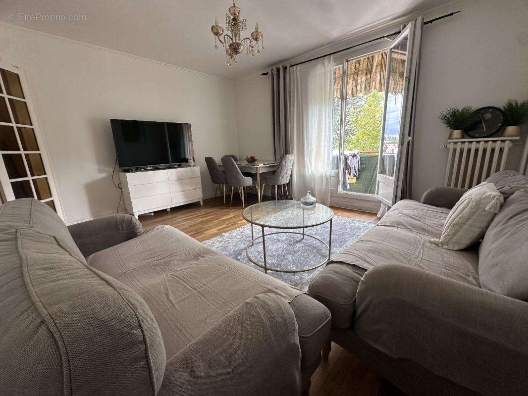 Appartement à VILLETANEUSE