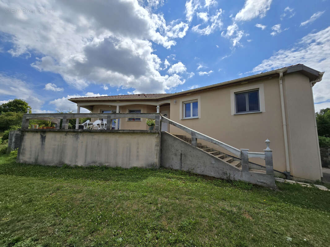 Maison à THIAUCOURT-REGNIEVILLE