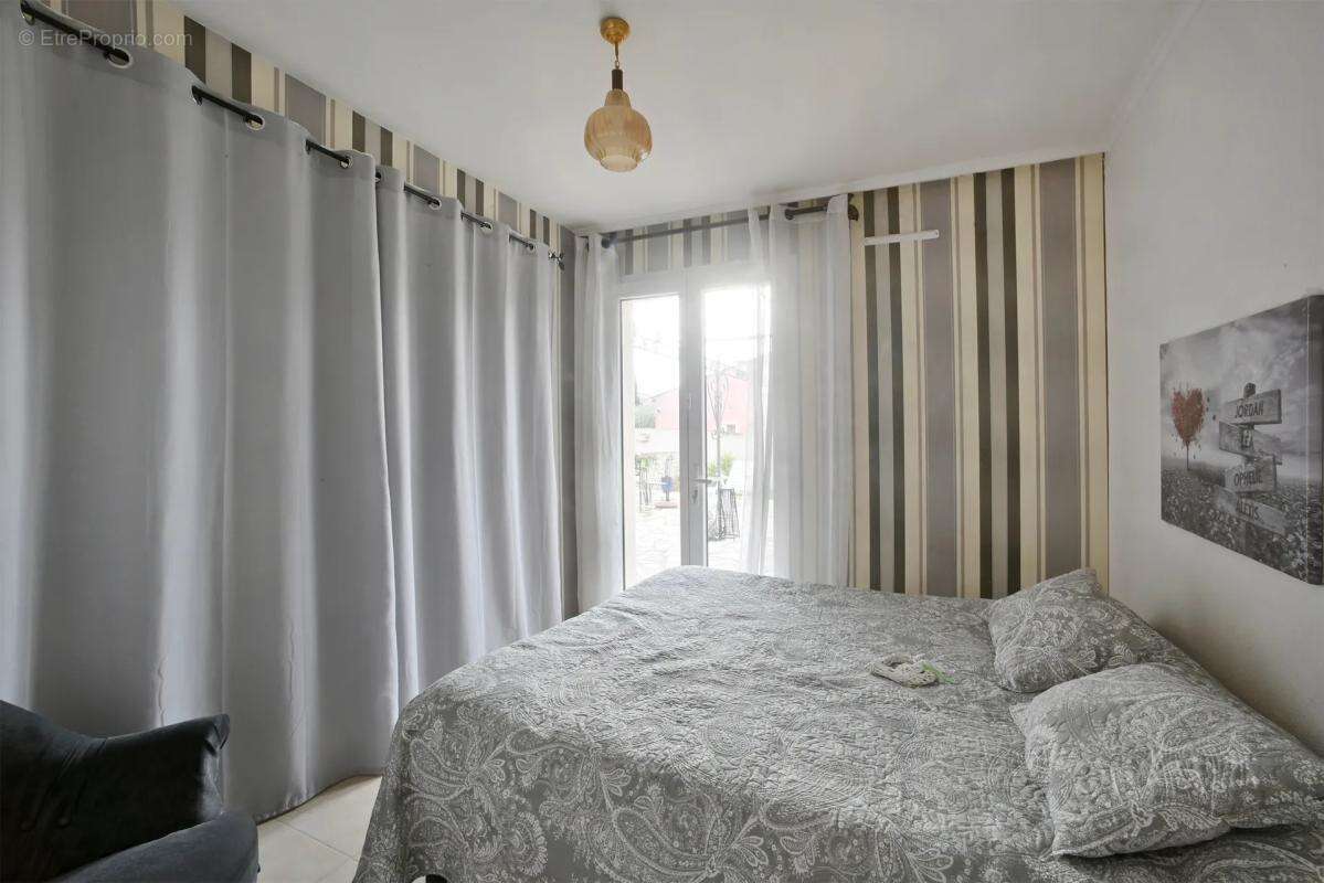 Maison à JONQUIERES-SAINT-VINCENT