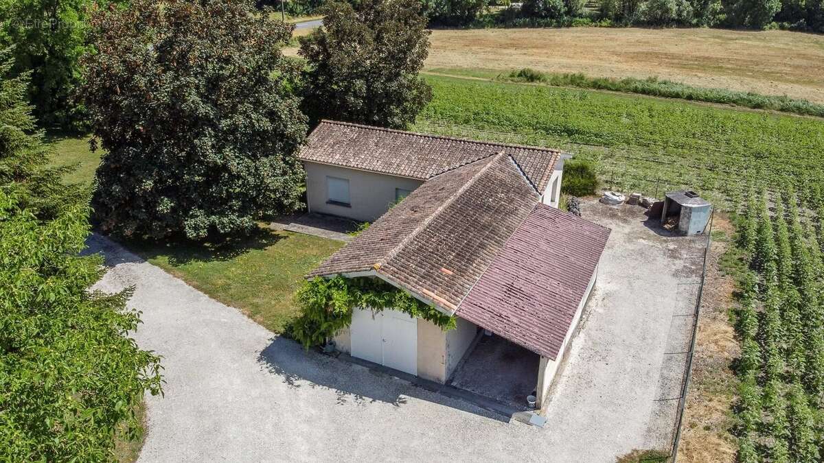 Maison à BARBEZIEUX-SAINT-HILAIRE