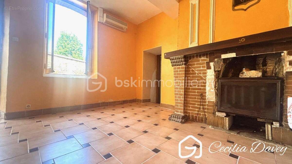 Maison à CERISIERS