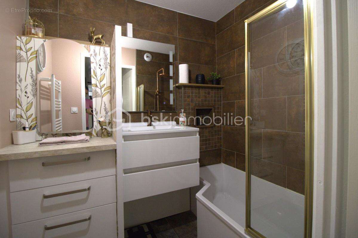 T3 de 63 m² entièrement refait à neuf  / Vue Canal du Midi (Bd de la Marquette) - photo 9