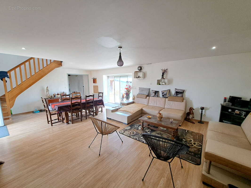 Maison à VILLENEUVE-LA-GUYARD