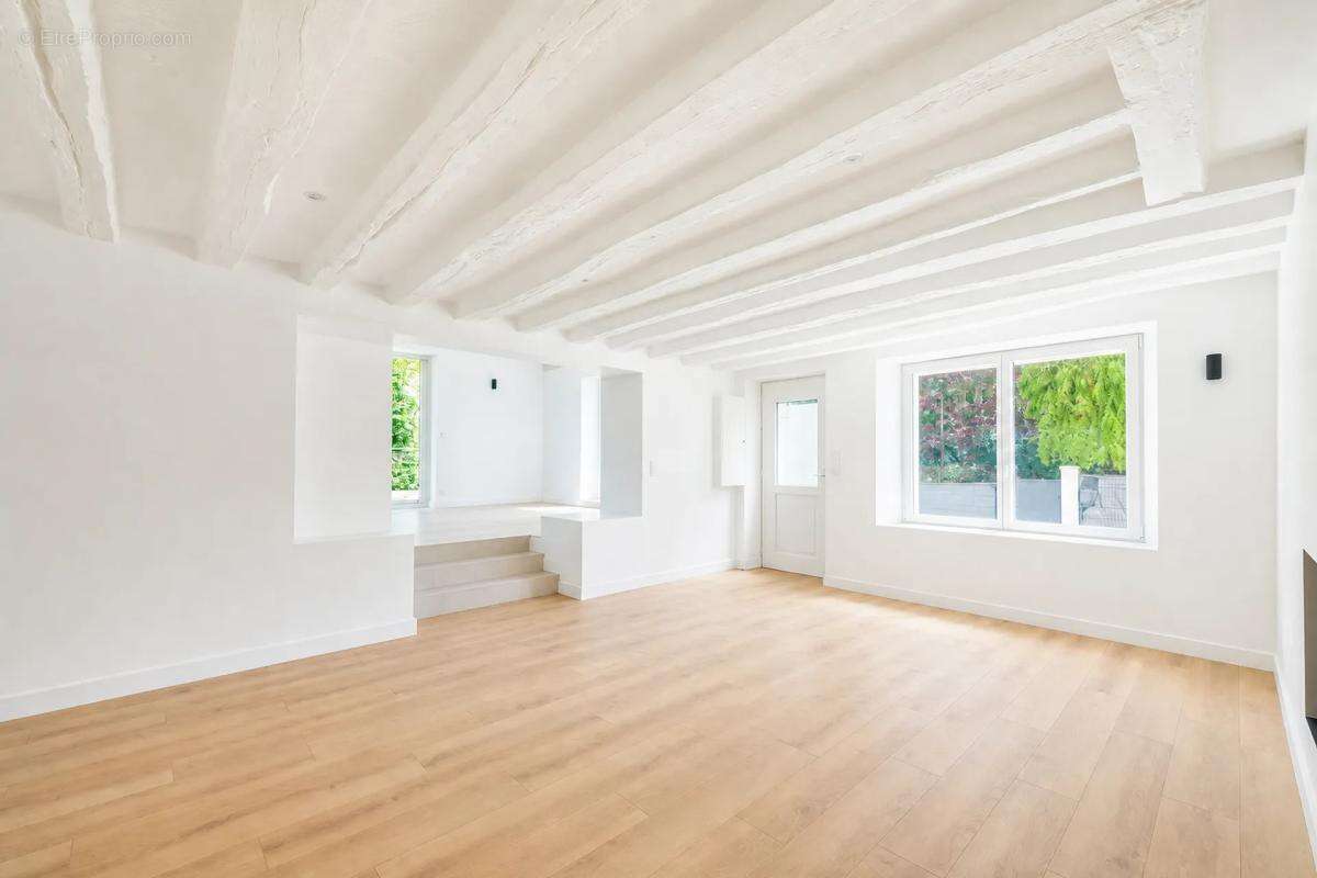 Maison rénovée de 192 m² à Neauphle-le-Vieux - photo 2