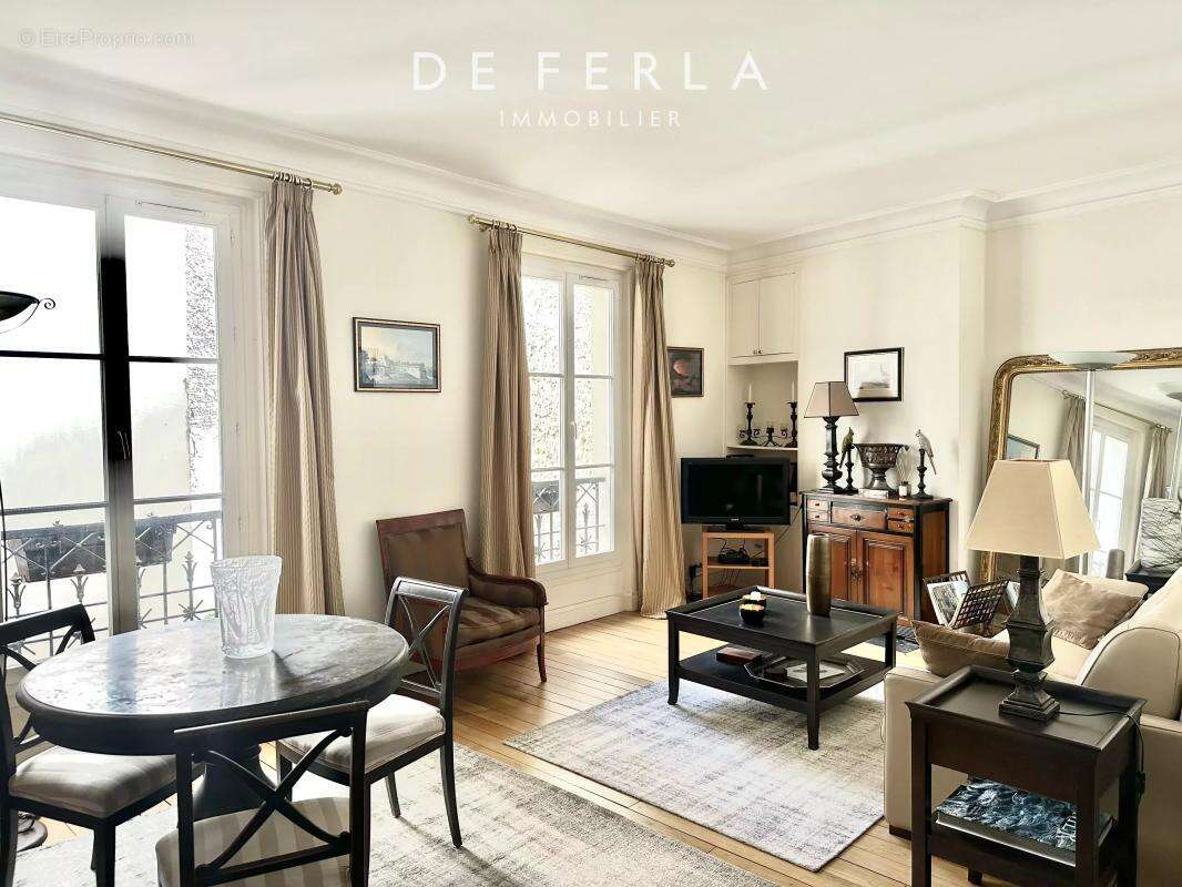 Appartement à PARIS-7E