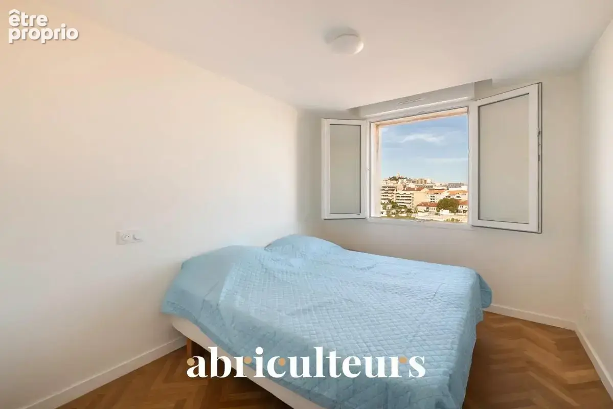 Appartement T4 traversant lumineux en vente à Marseille 13008 - photo 8