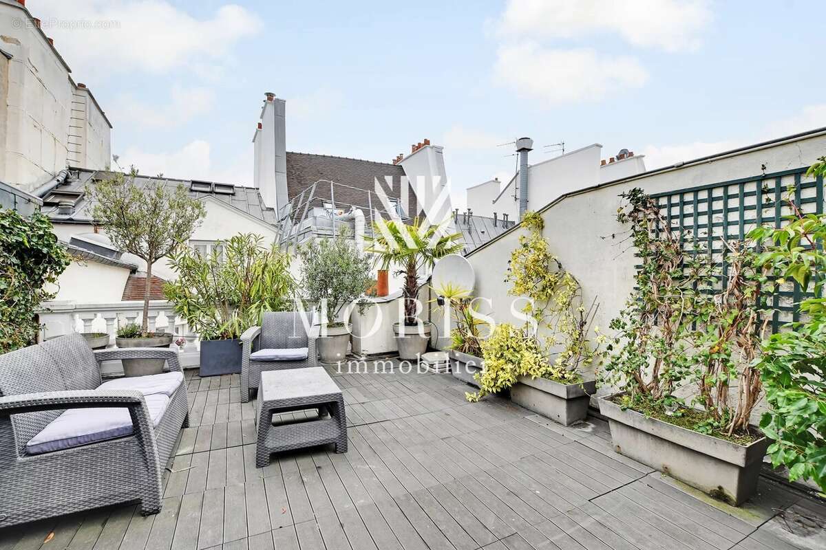 Appartement à PARIS-1E