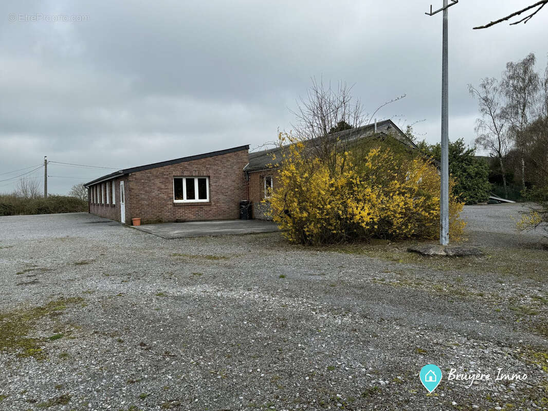 Commerce à AVESNES-SUR-HELPE