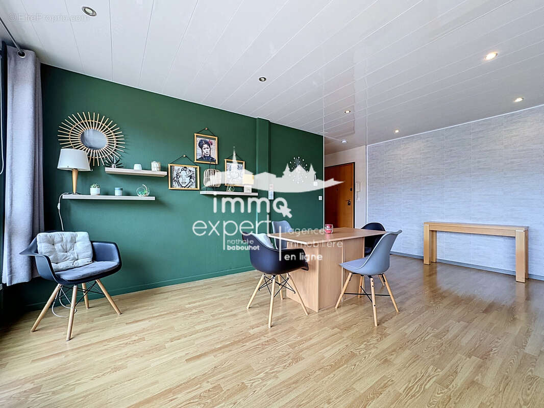 Appartement à MIRECOURT
