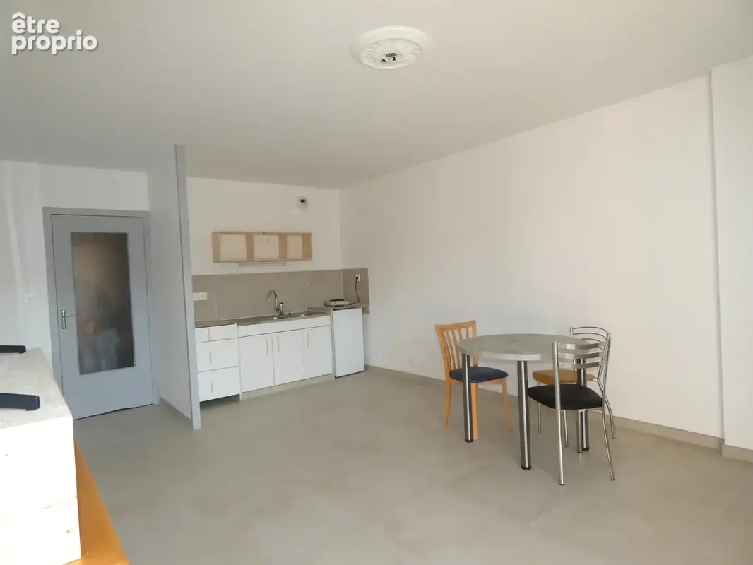T1 avec balcon et cave centre village - photo 3