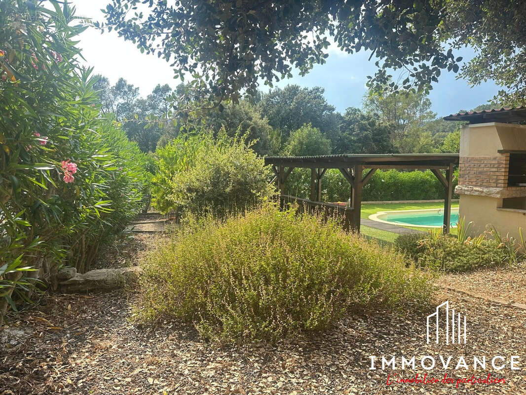 Maison à SAINT-MATHIEU-DE-TREVIERS