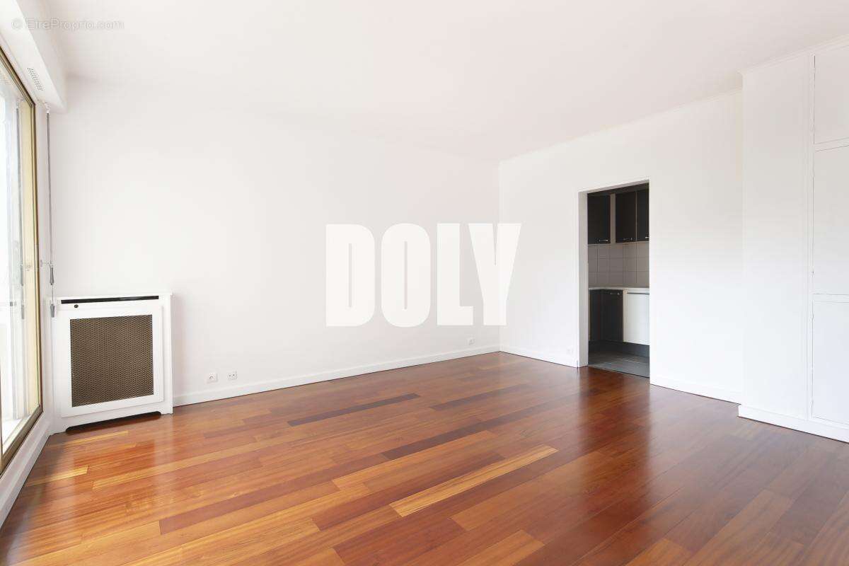 Appartement à NEUILLY-SUR-SEINE