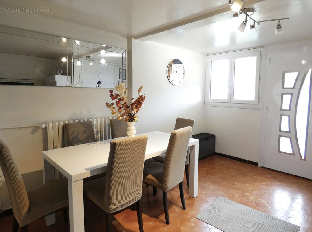 Maison à SAINT-LEON-SUR-L'ISLE