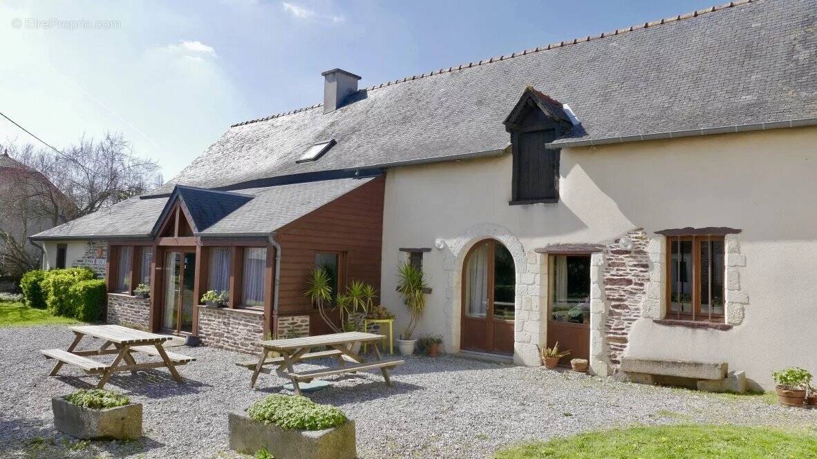 Maison à NOYAL-CHATILLON-SUR-SEICHE