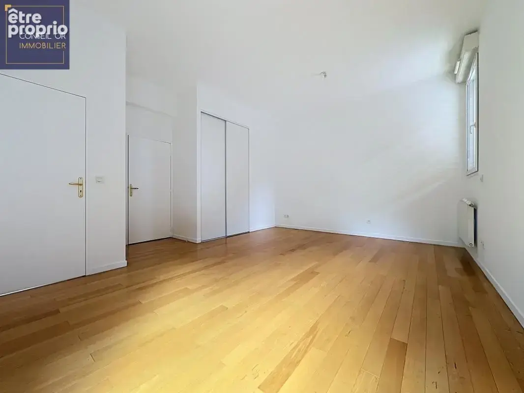 Duplex Oullins centre – 5 pièces – 124 m² – 4 chambres – Terrasse 40 m² – Calme, proche métro, belle hauteur sous plafond, garag - photo 10