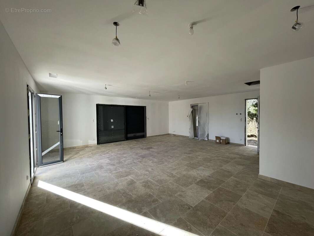 Maison à FIGANIERES