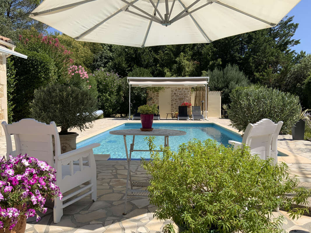 Villa de plain pied dans un quartier résidentiel d'Uzès sur un terrain de 1500 m2 avec piscine. - photo 5