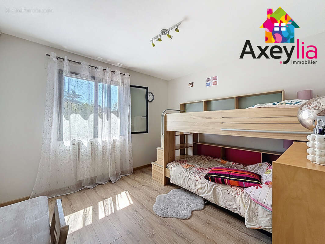 Maison à COMMELLE-VERNAY